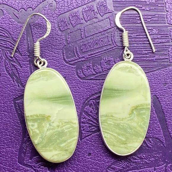 Handmade Elegant Green Onyx Oval 925 Sterling Silver Earrings - Picture 1 of 3